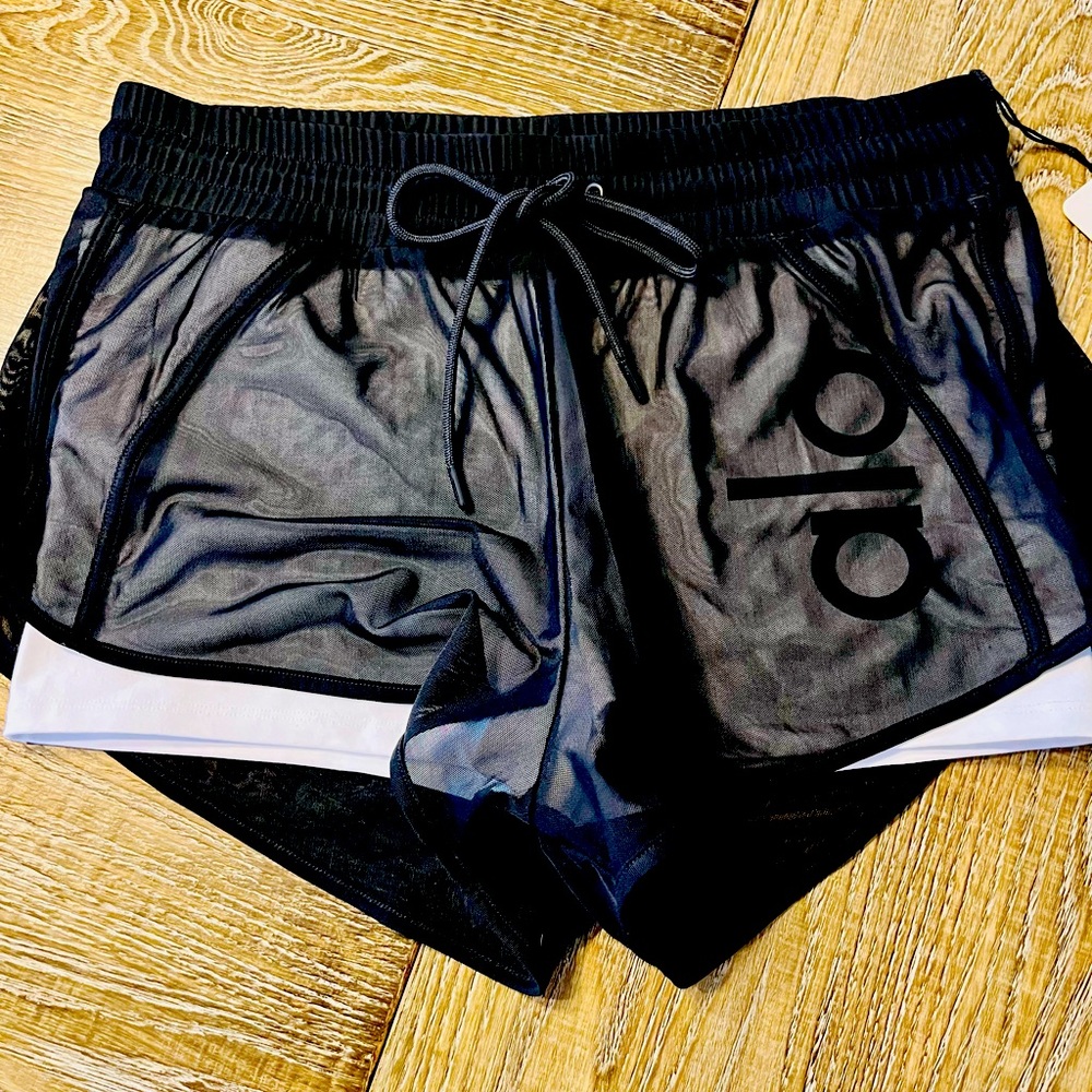 ALO YOGA 🤍NWT🖤 **BRAND NEW** Black Mesh Ambience Shorts.